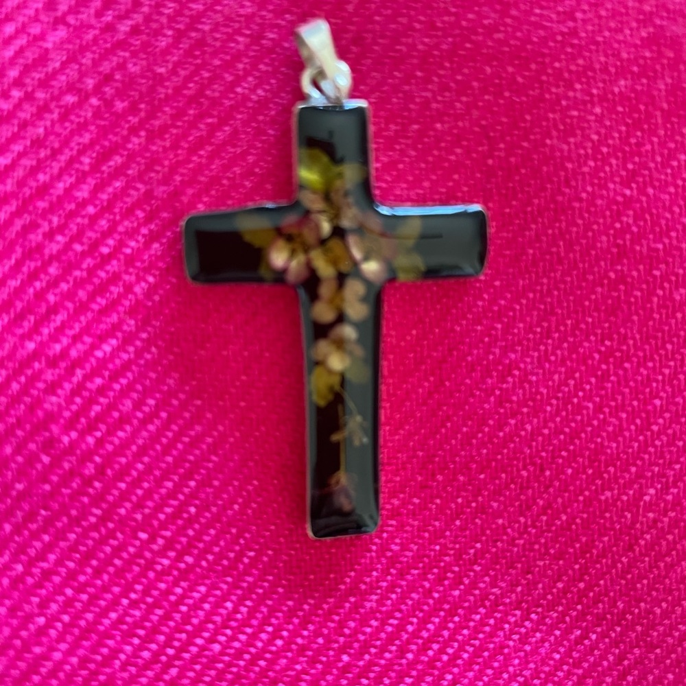 Sterling silver cross pendant